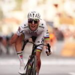 La historia, a los pies de Pogacar